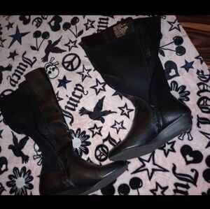 Knee boots